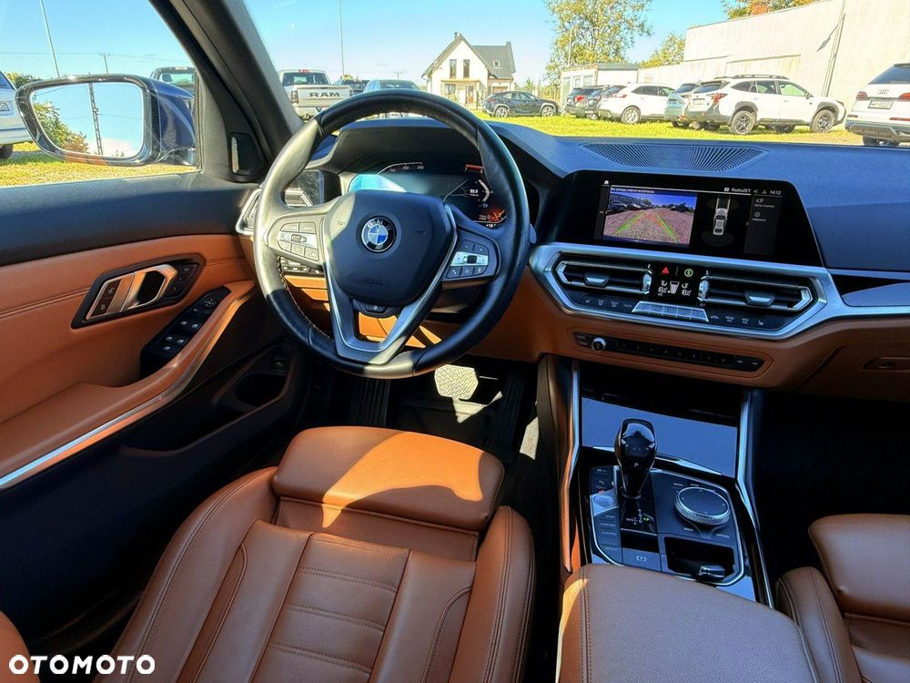 BMW Seria 3 330i xDrive - 28