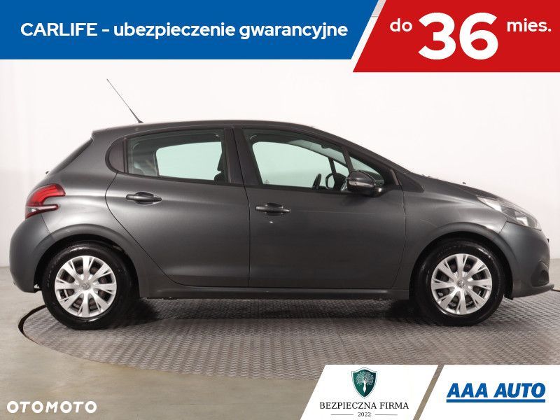Peugeot 208 - 8
