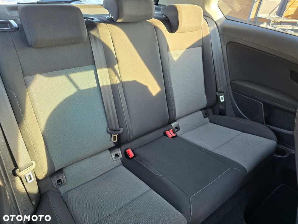 Volkswagen Golf - 10