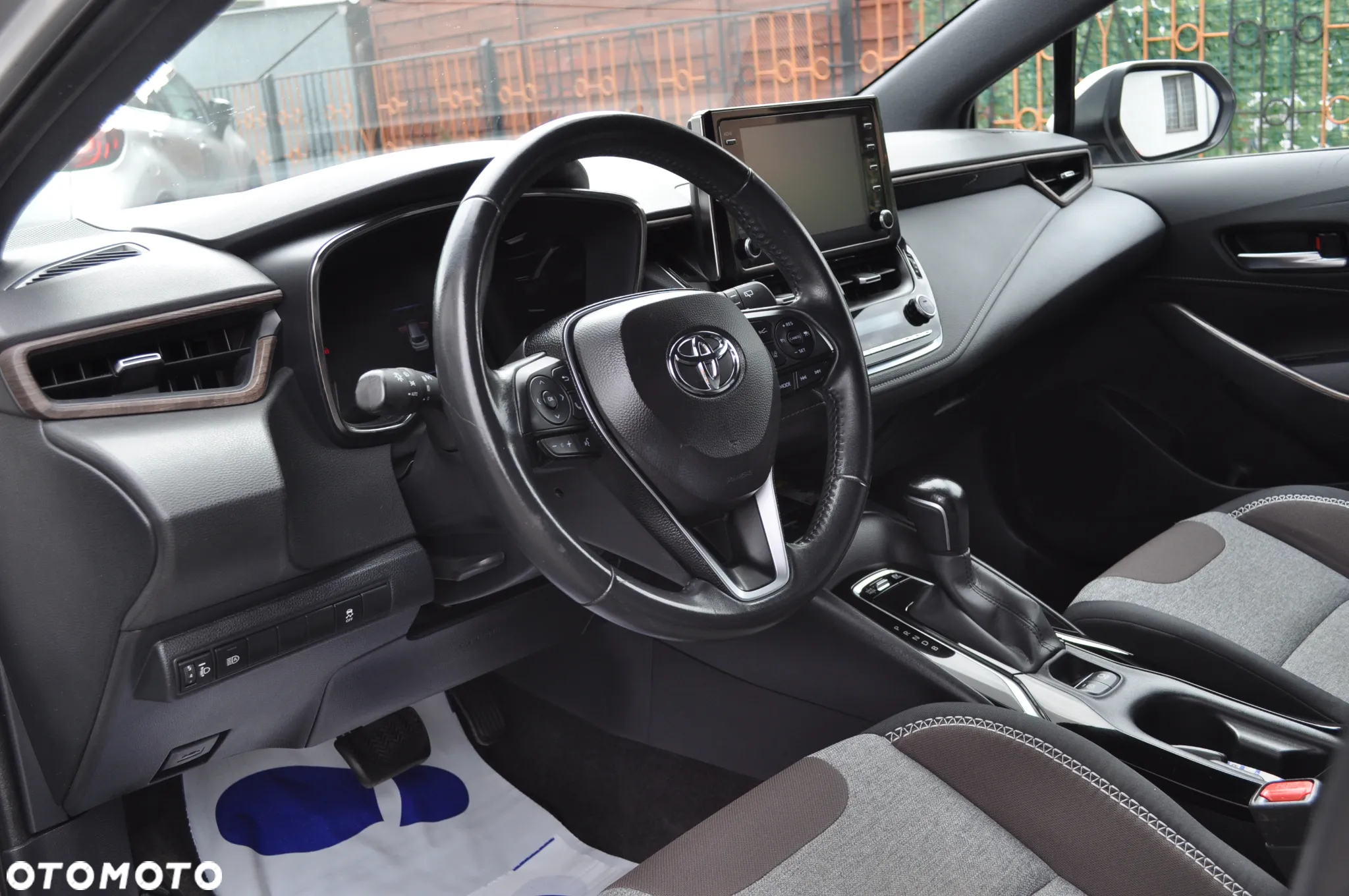 Toyota Corolla 1.8 Hybrid Trek - 10