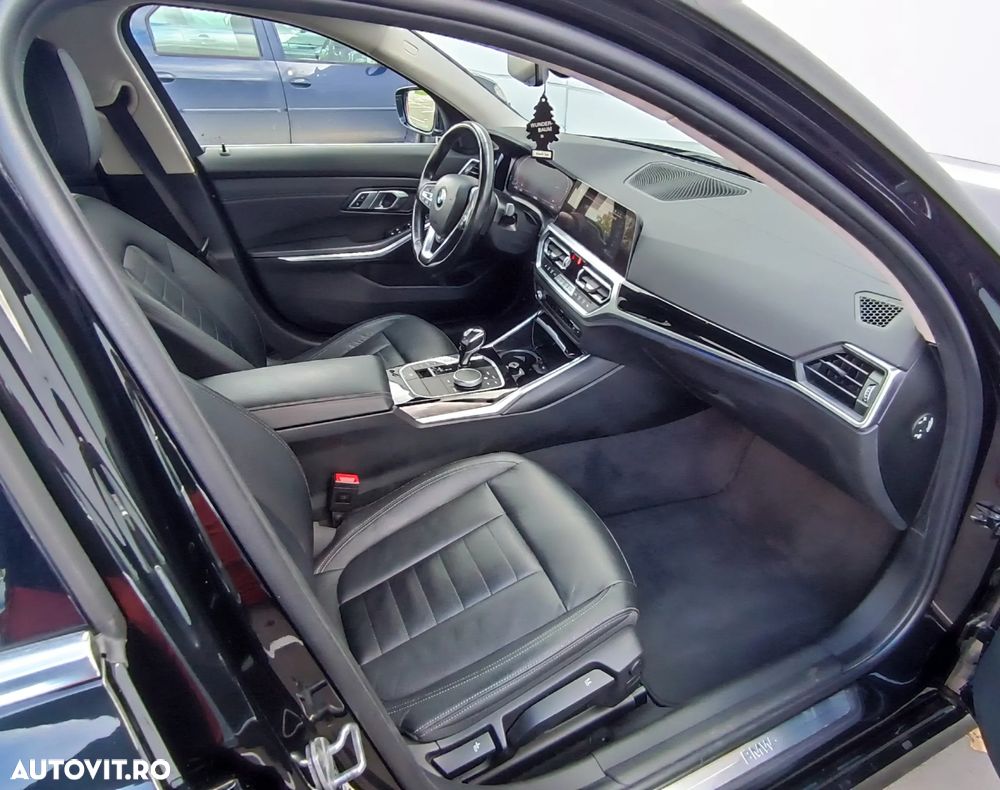 BMW Seria 3 320d xDrive AT MHEV - 12