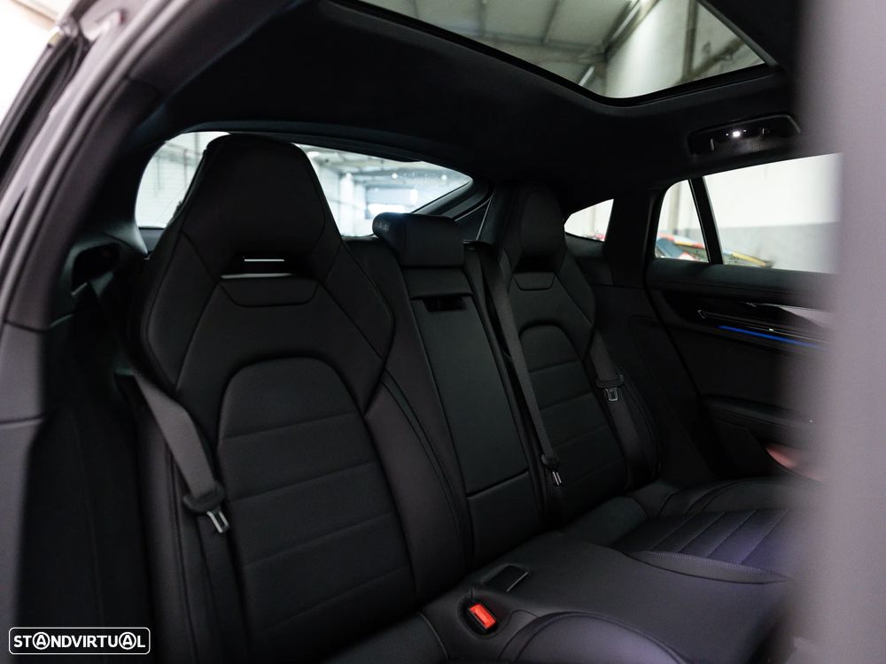 Porsche Panamera 4 E-Hybrid - 28