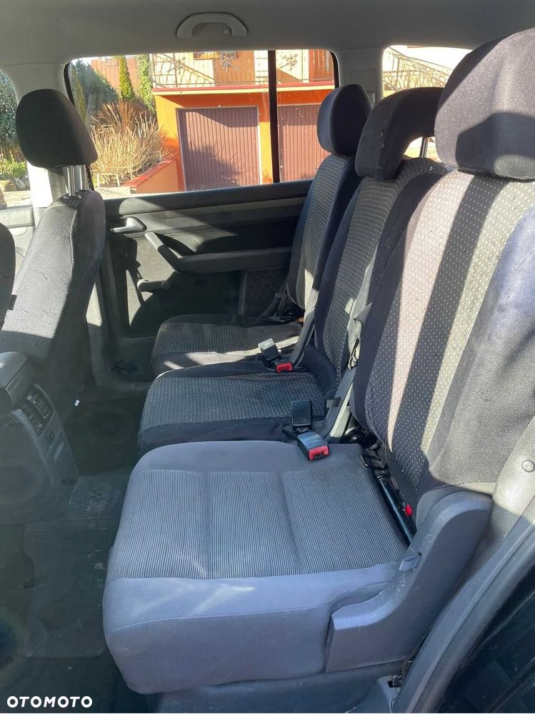 Volkswagen Touran 1.9 TDI DPF BlueMot Conceptline - 2