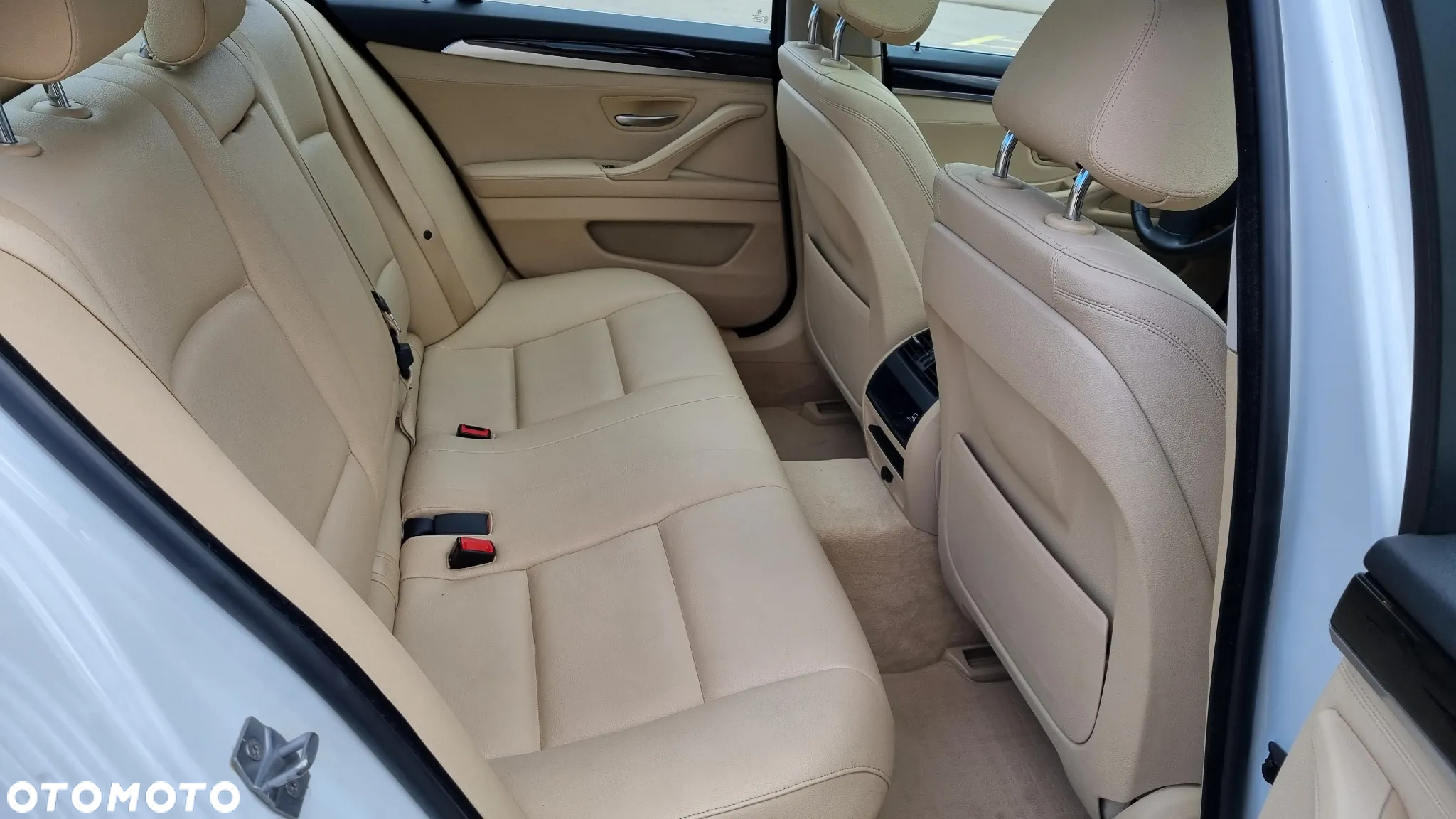 BMW Seria 5 528i - 25