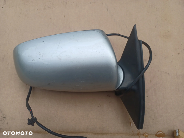 LUSTERKO PRAWE AUDI A4 B7 5PIN