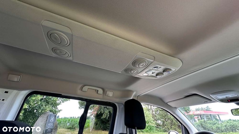 Peugeot Traveller - 12