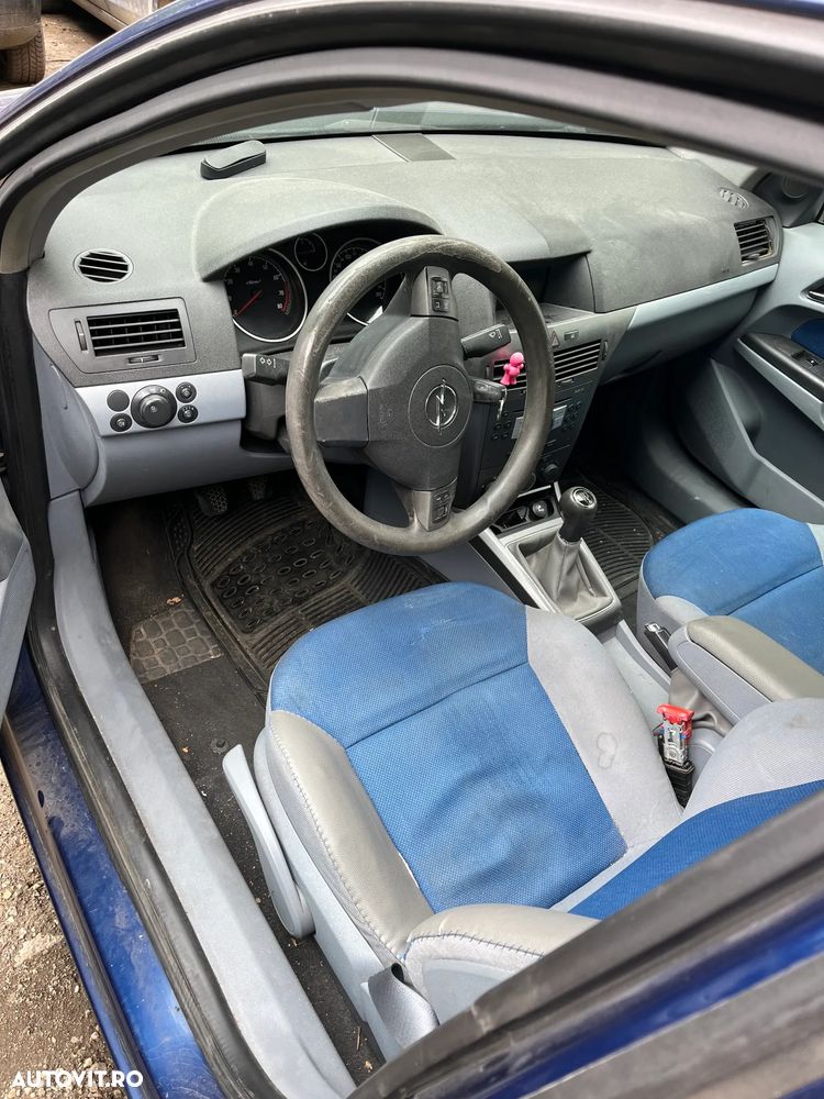 Dezmembrez Opel Astra H albastru benzina 2006 hatchback - 8