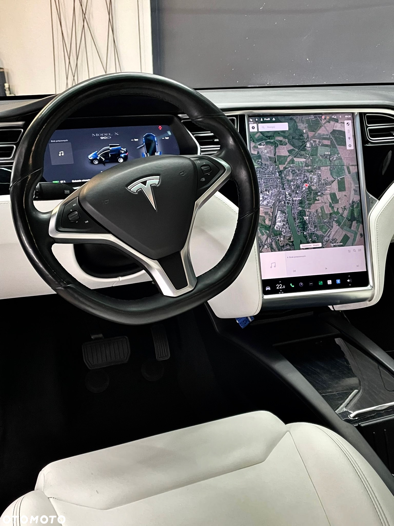 Tesla Model X - 6