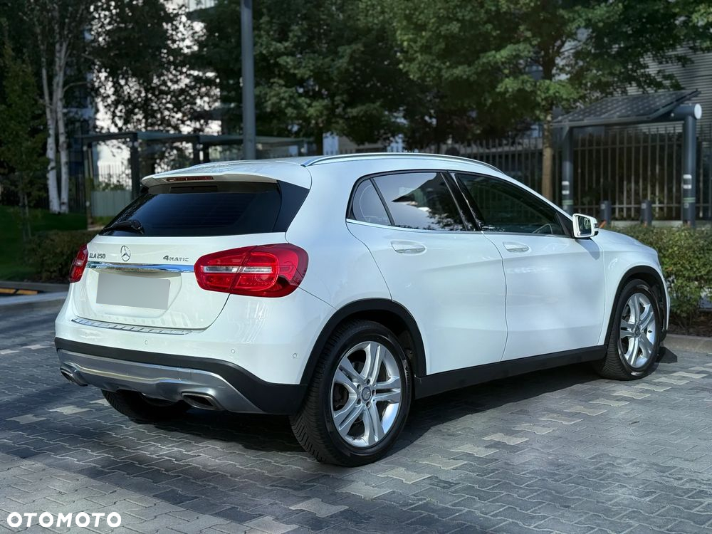 Mercedes-Benz GLA 250 4-Matic - 8
