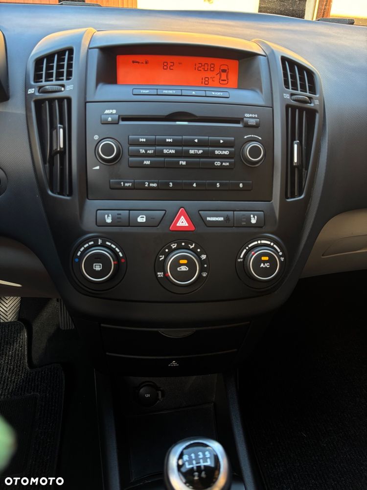 Kia Ceed 1.4 CVVT Attract - 19