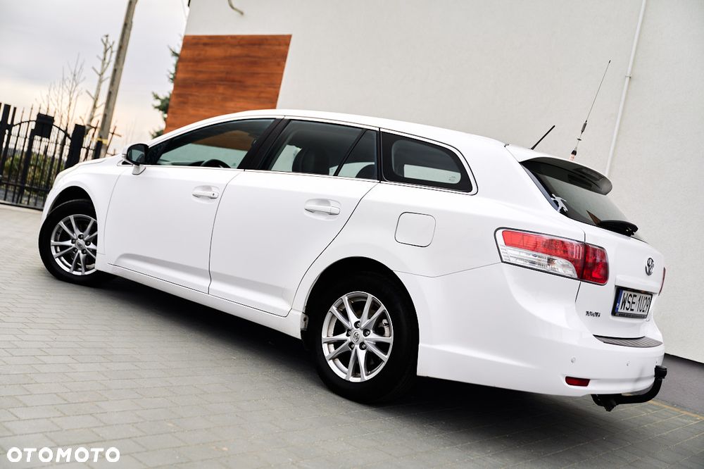Toyota Avensis 2.0 D-4D Executive - 8