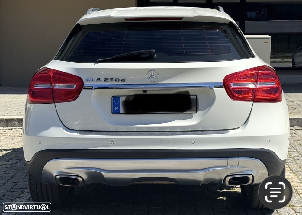 Mercedes-Benz GLA 220 d 4Matic 7G-DCT Urban - 4