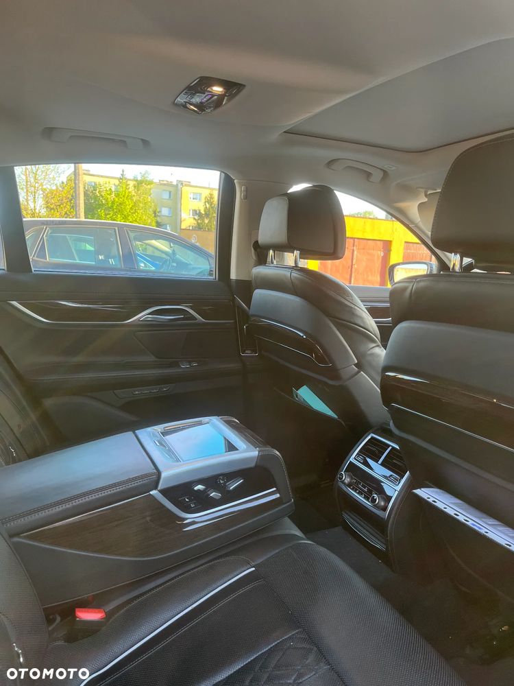 BMW Seria 7 740e iPerformance - 8