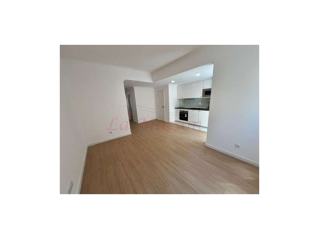 Apartamento T2 totalmente remodelado - Grande imagem: 2/24