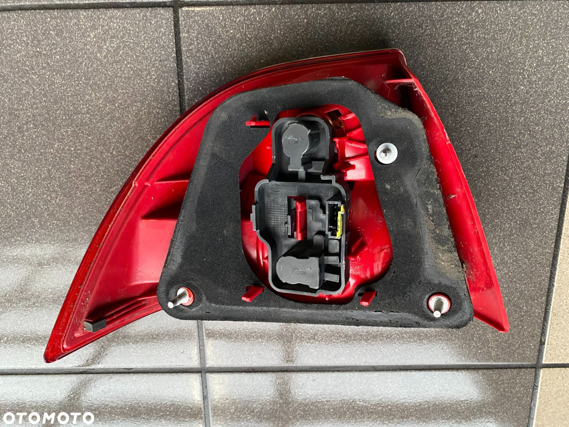 LAMPA TYLNA PRAWA SAAB 95 12755796 - 2