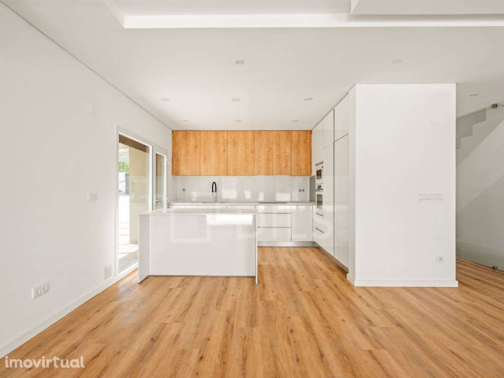 Moradia T4+1 com piscina na Sobreda, Costa da Caparica - Grande imagem: 5/42