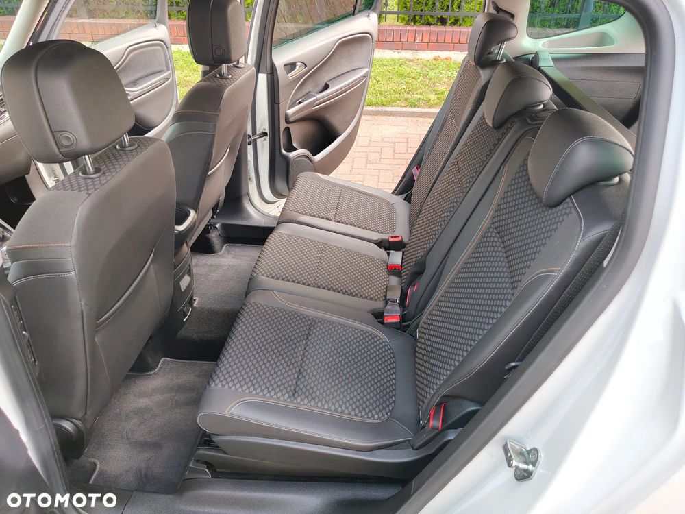 Opel Zafira - 16