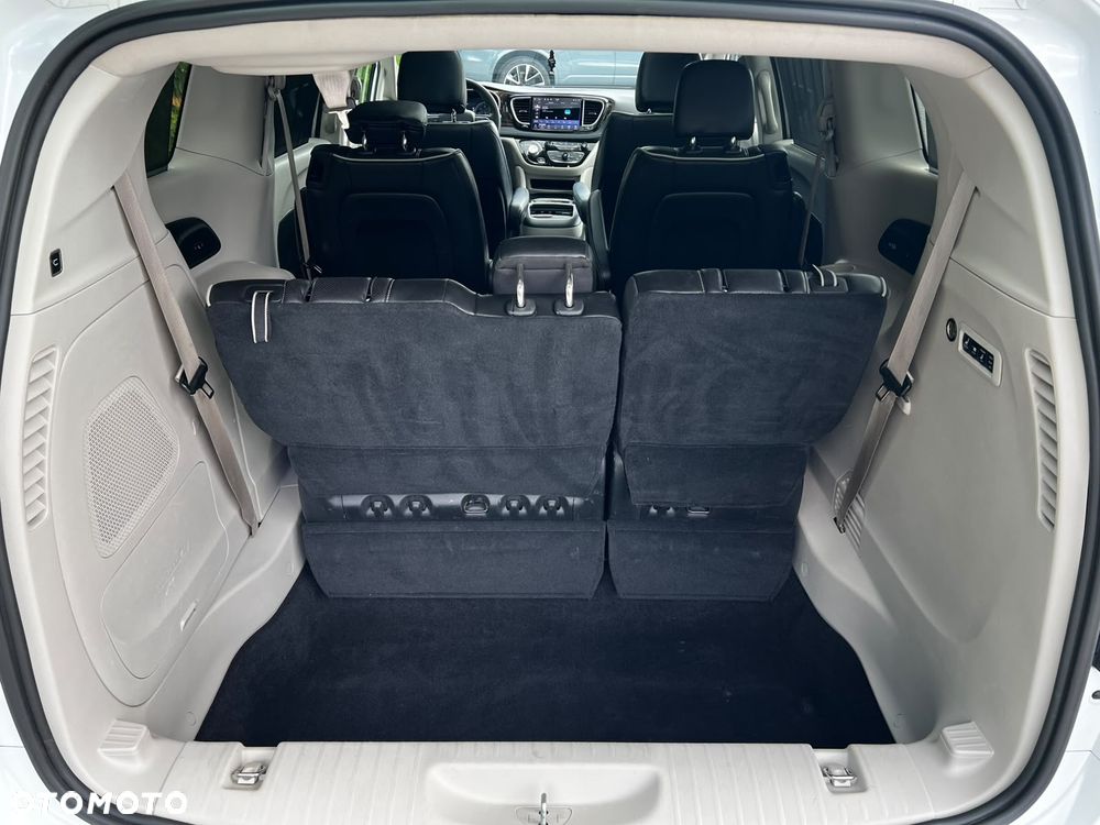 Chrysler Pacifica - 22