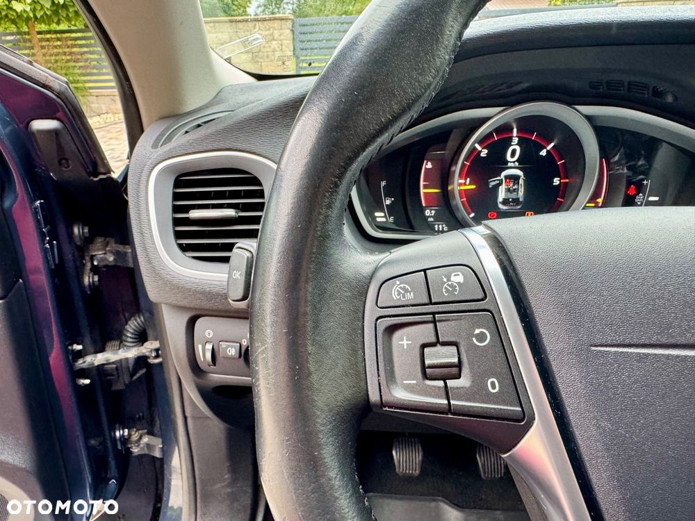 Volvo V40 D3 Momentum - 19