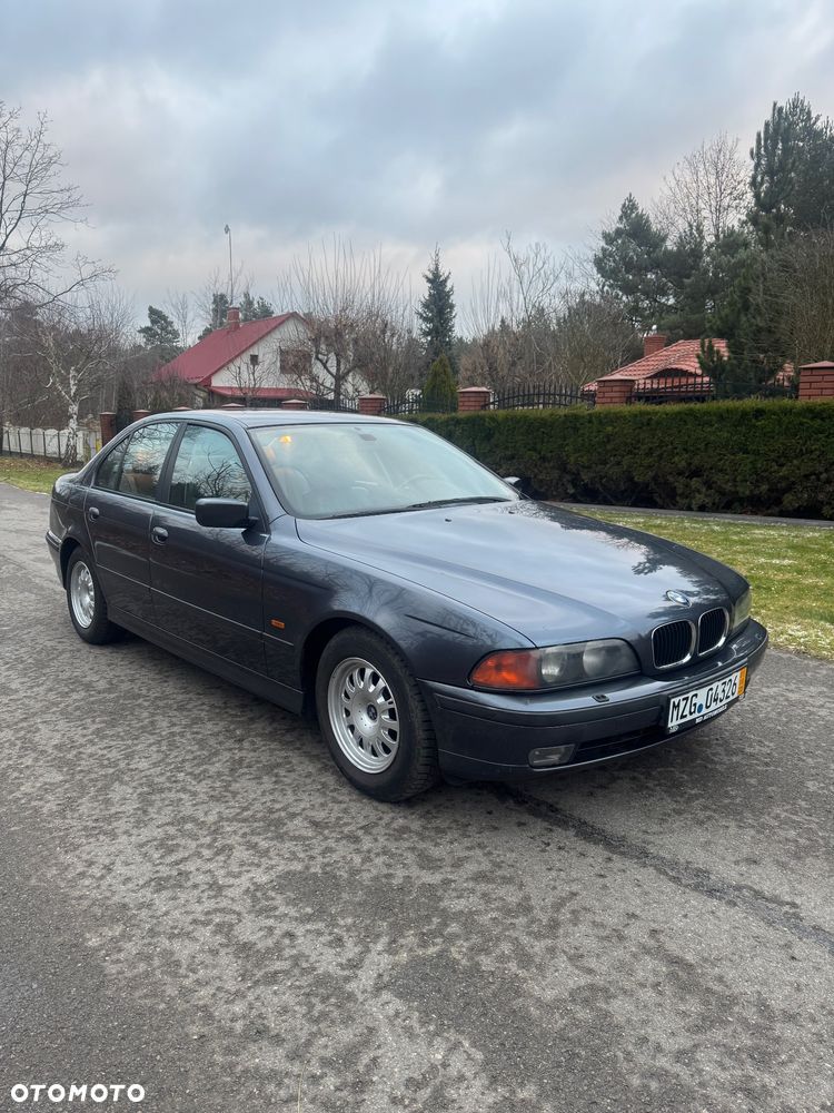 BMW E39 1998 photo 2