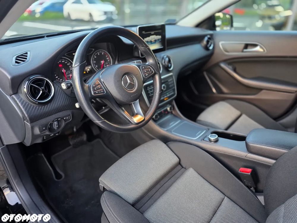 Mercedes-Benz GLA 180 7G-DCT Style - 17