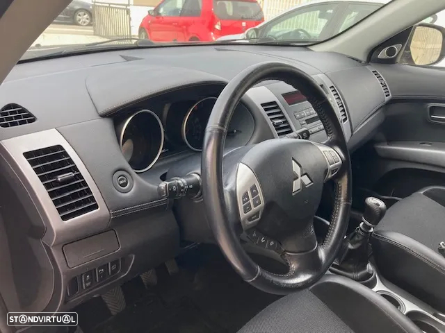 Mitsubishi Outlander 2.2 DI-D Intense - 22