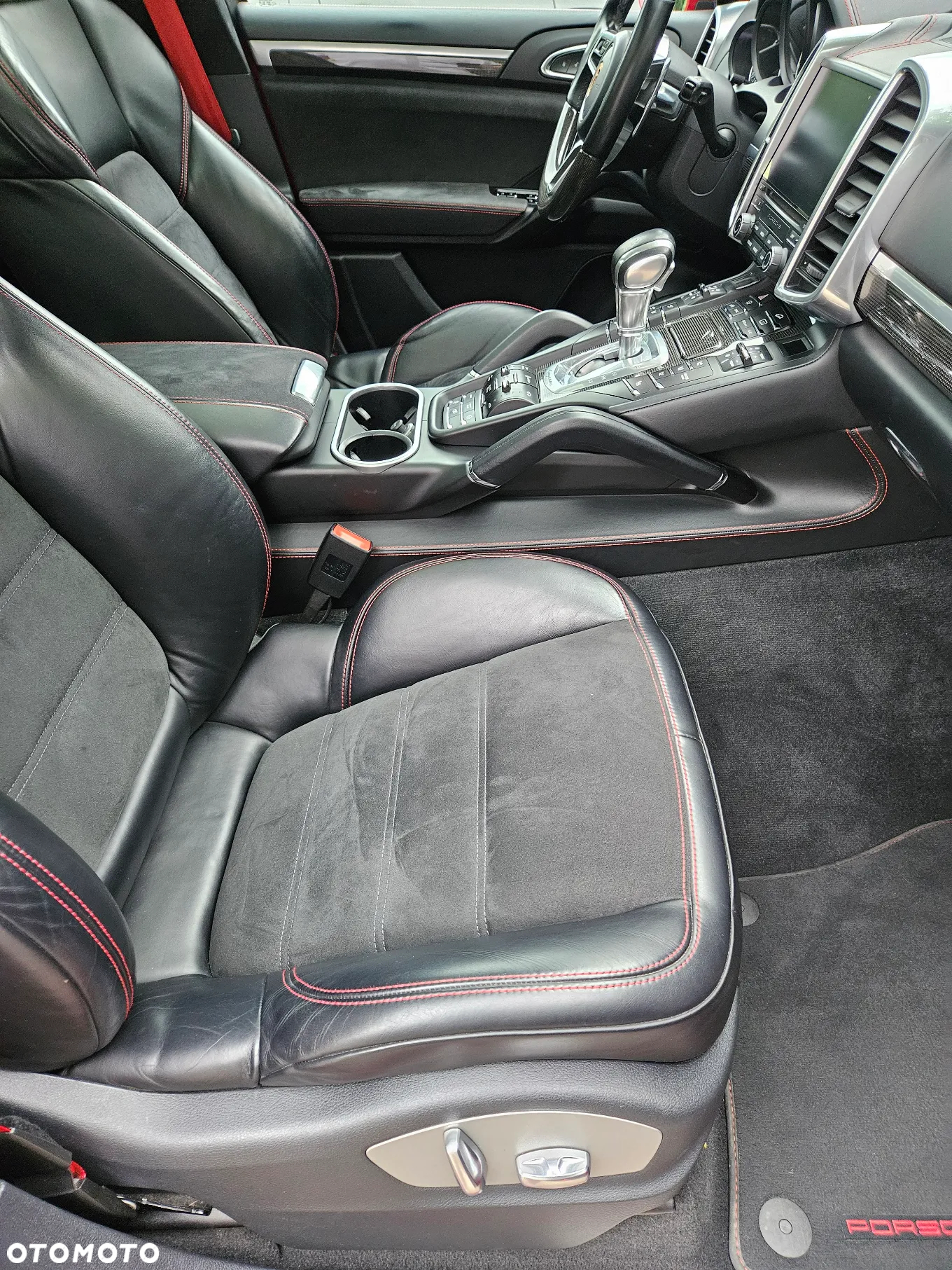 Porsche Cayenne GTS - 37