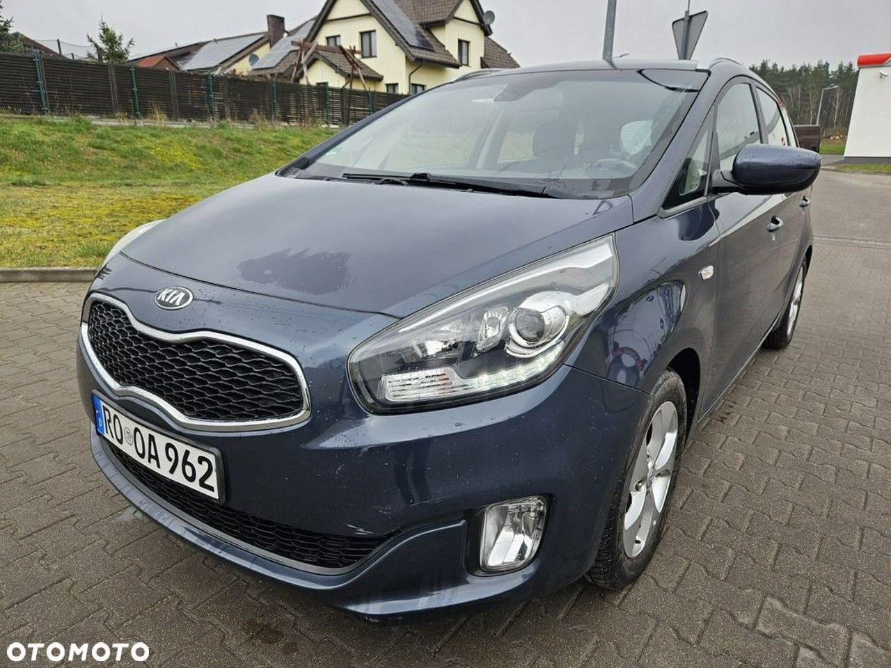 Kia Carens - 1