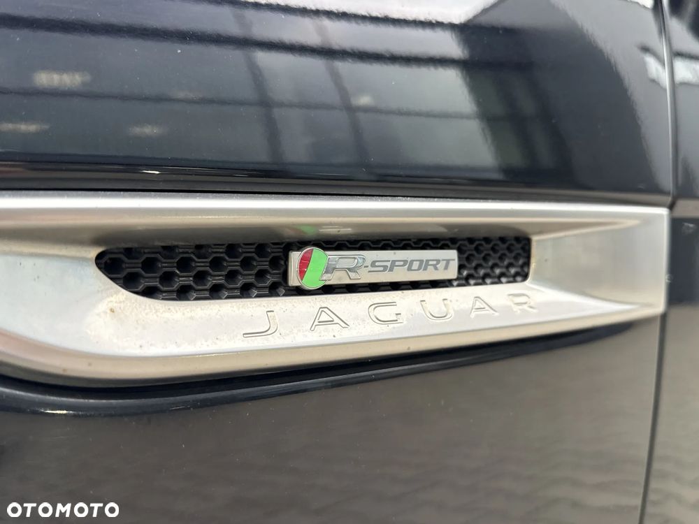 Jaguar XE 2.0 D AWD R-Sport - 19