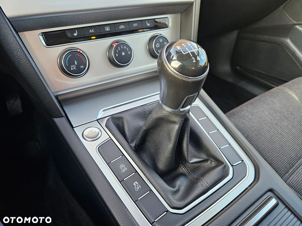 Volkswagen Passat 2.0 TDI BMT Comfortline - 30