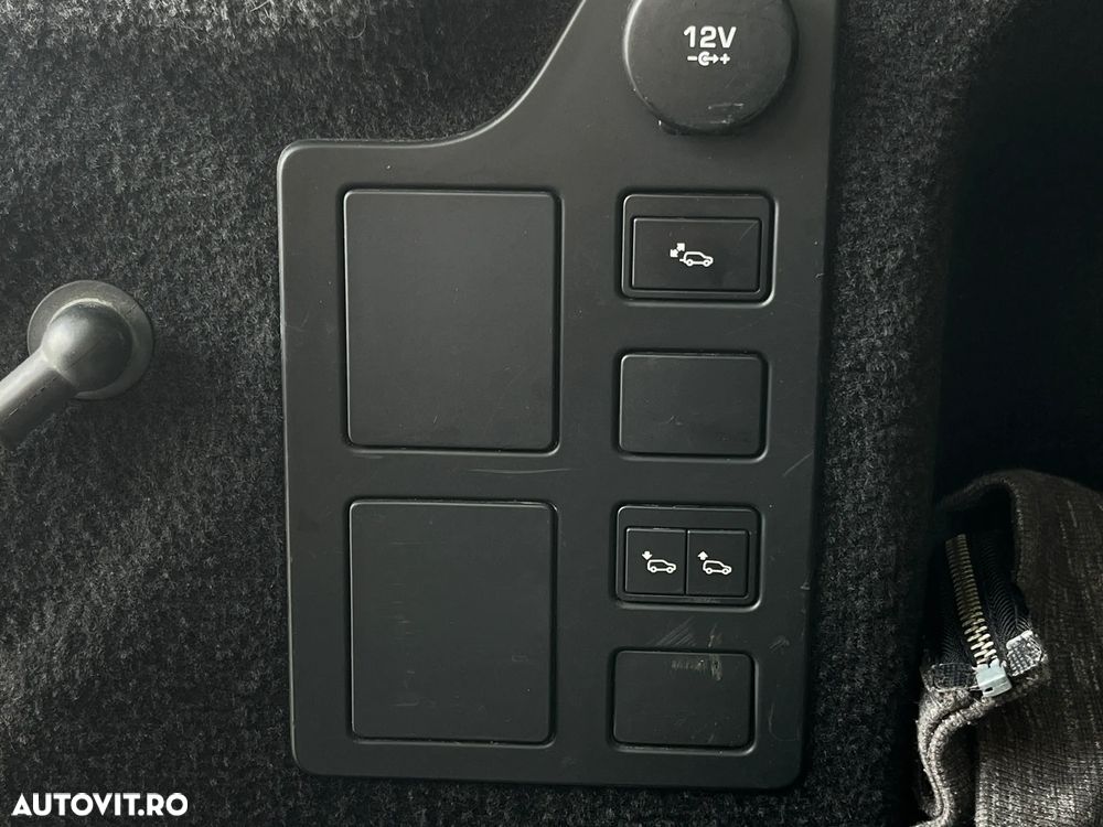 Land Rover Discovery - 26