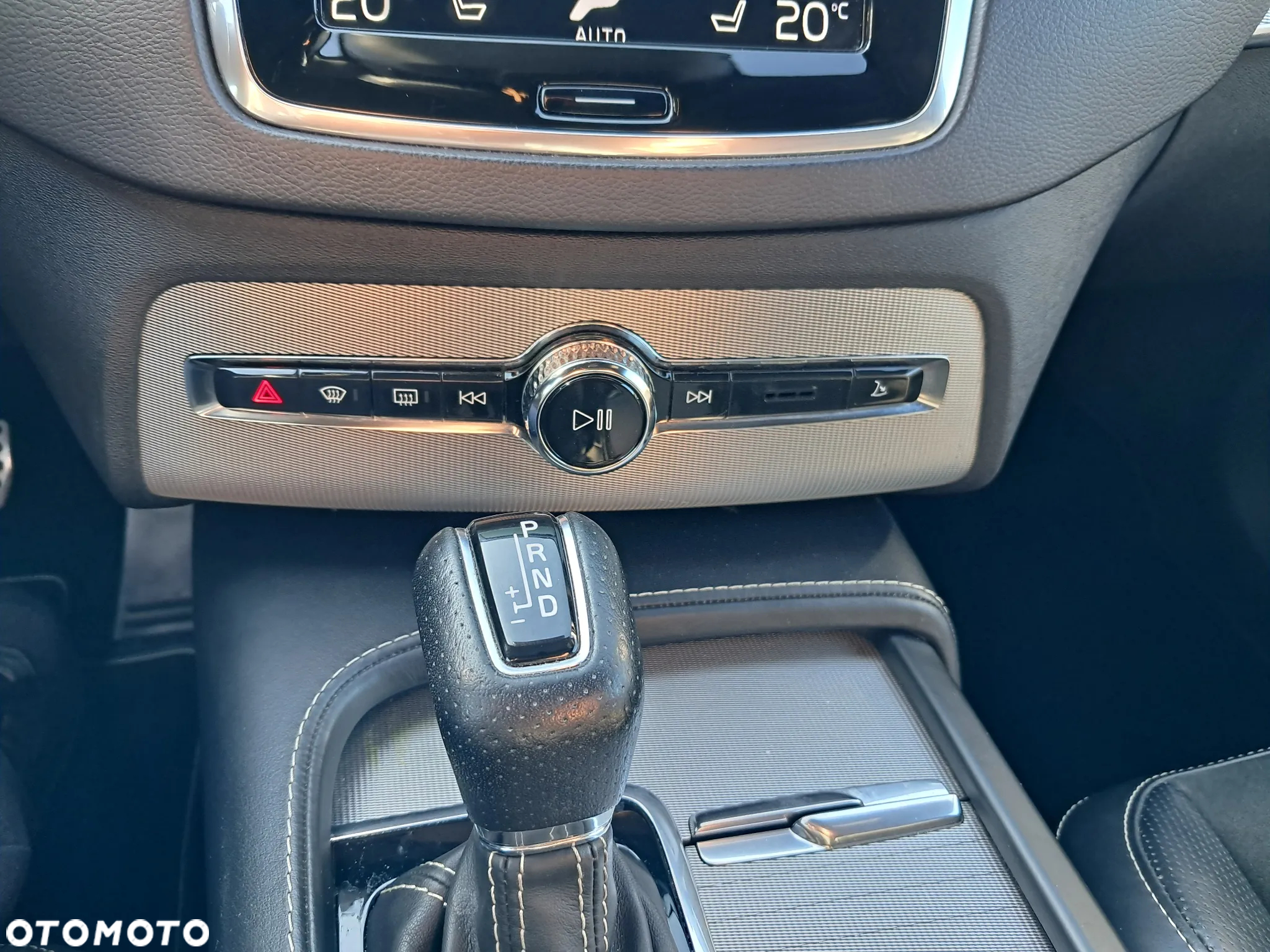 Volvo XC 90 D5 SCR AWD R-Design - 22