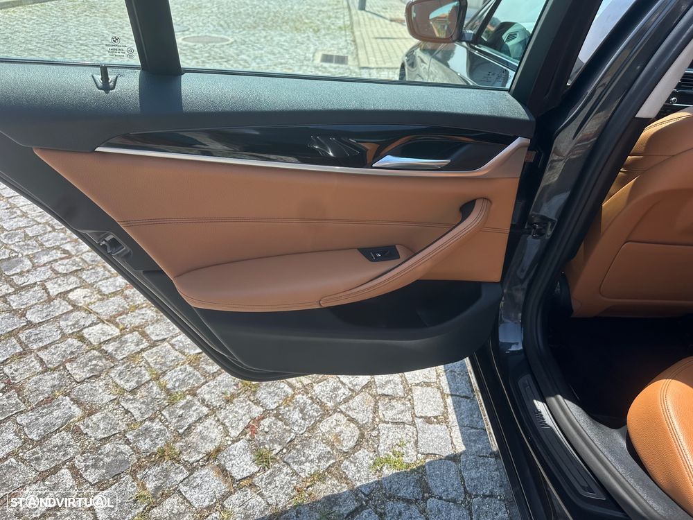 BMW 530 e Line Luxury - 13