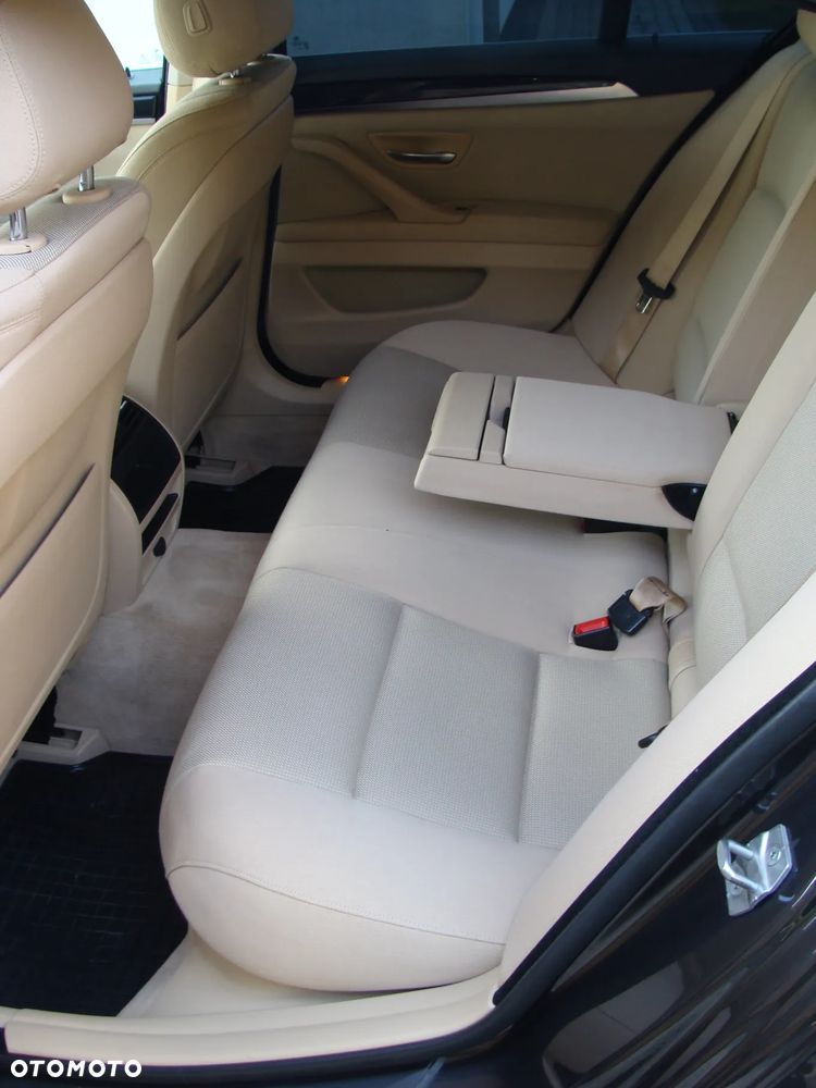 BMW Seria 5 520d xDrive - 17