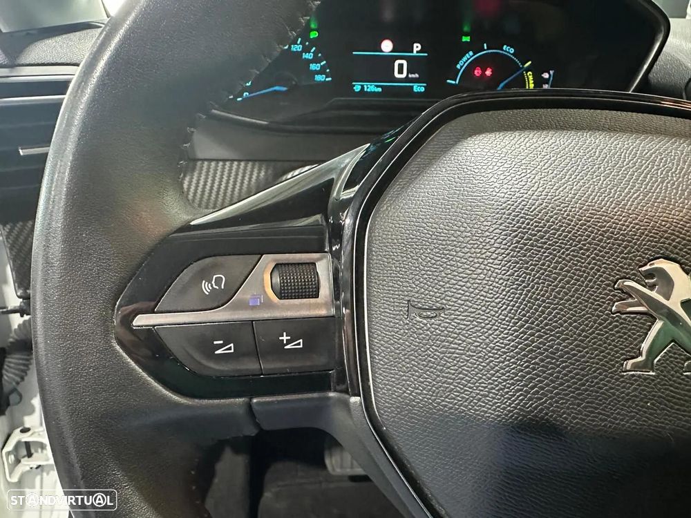 Peugeot e-208 - 36