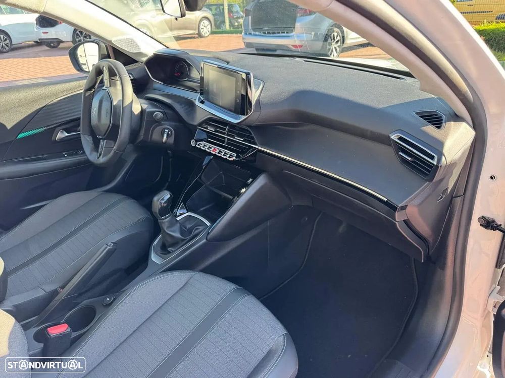 Peugeot 208 - 14