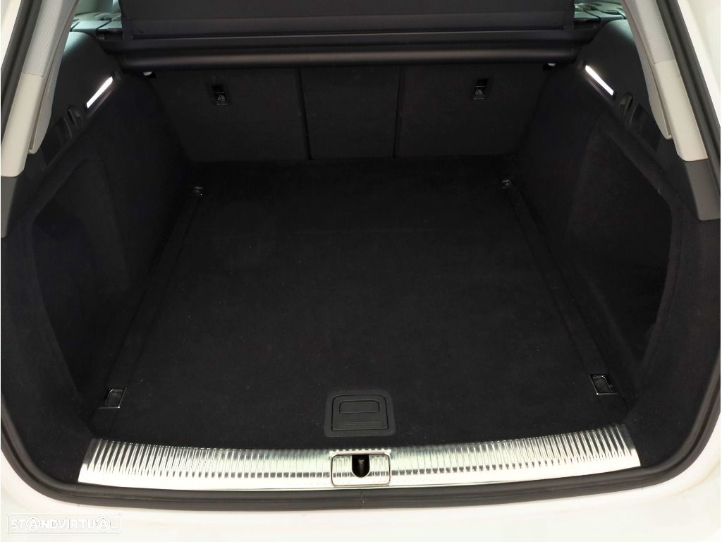 Audi A4 Avant 30 TDI Advanced S tronic - 29