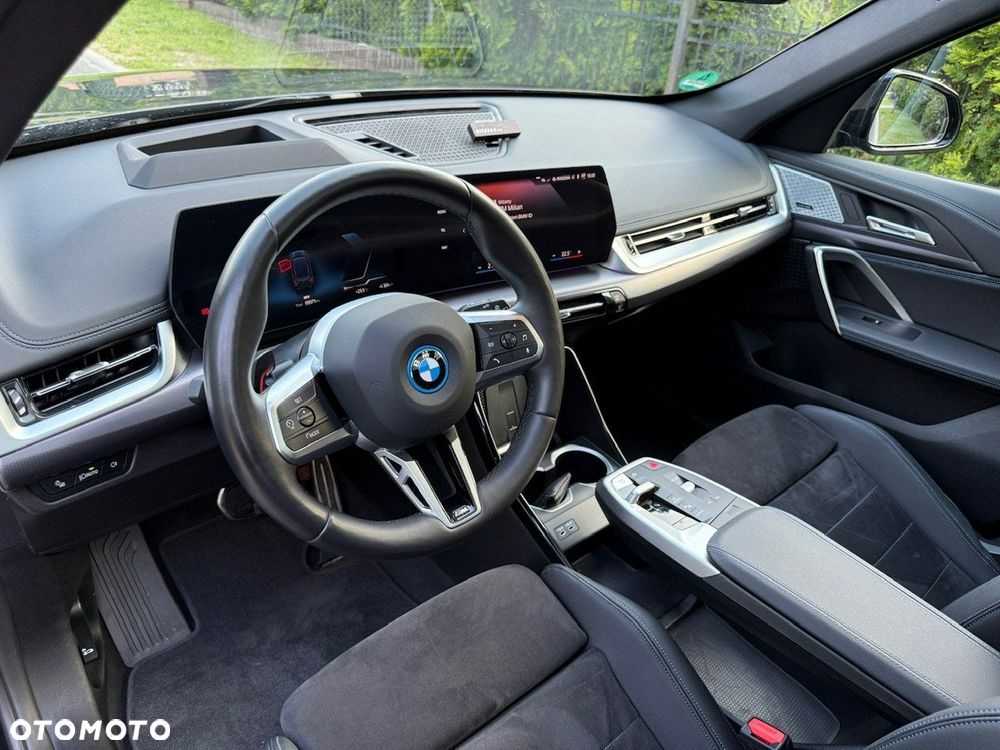 BMW iX1 xDrive30 66.5kWh M Sport - 12