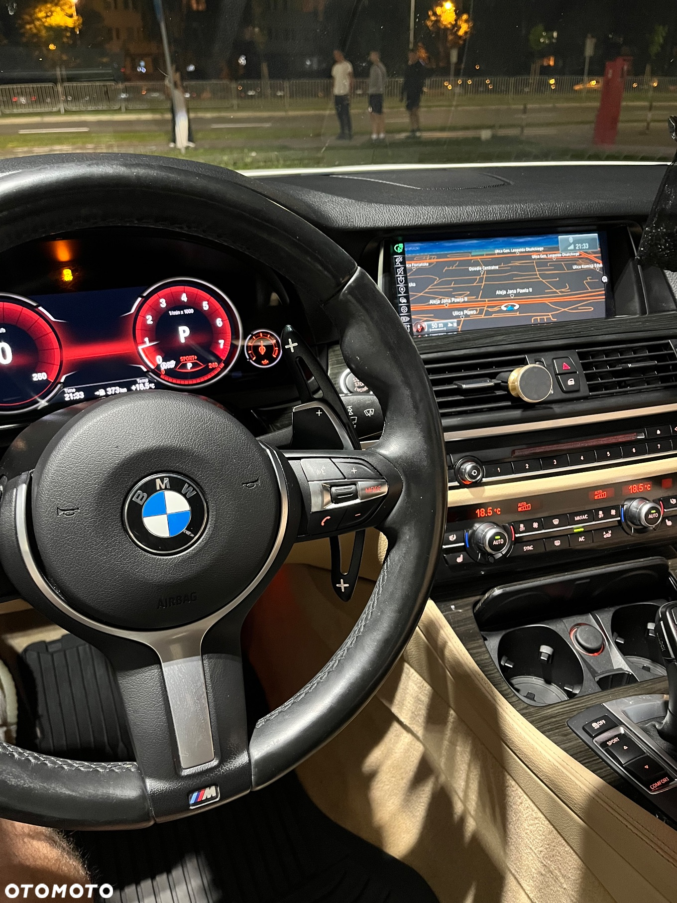 BMW Seria 5 528i xDrive - 28