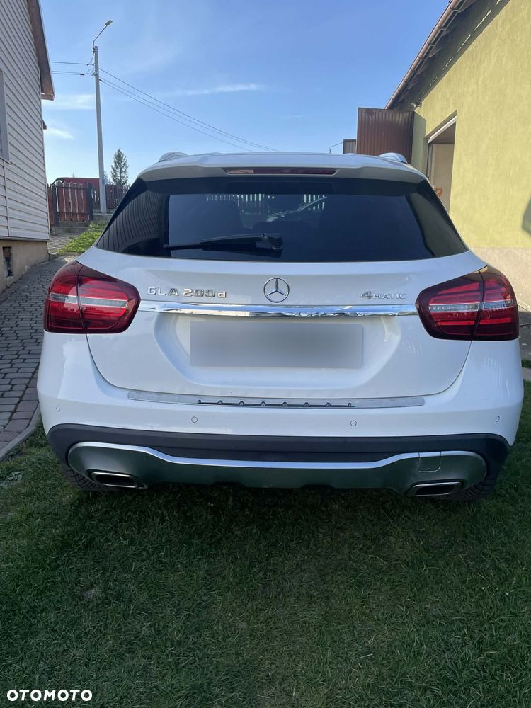 Mercedes-Benz GLA 200 d 4Matic 7G-DCT UrbanStyle Edition - 2