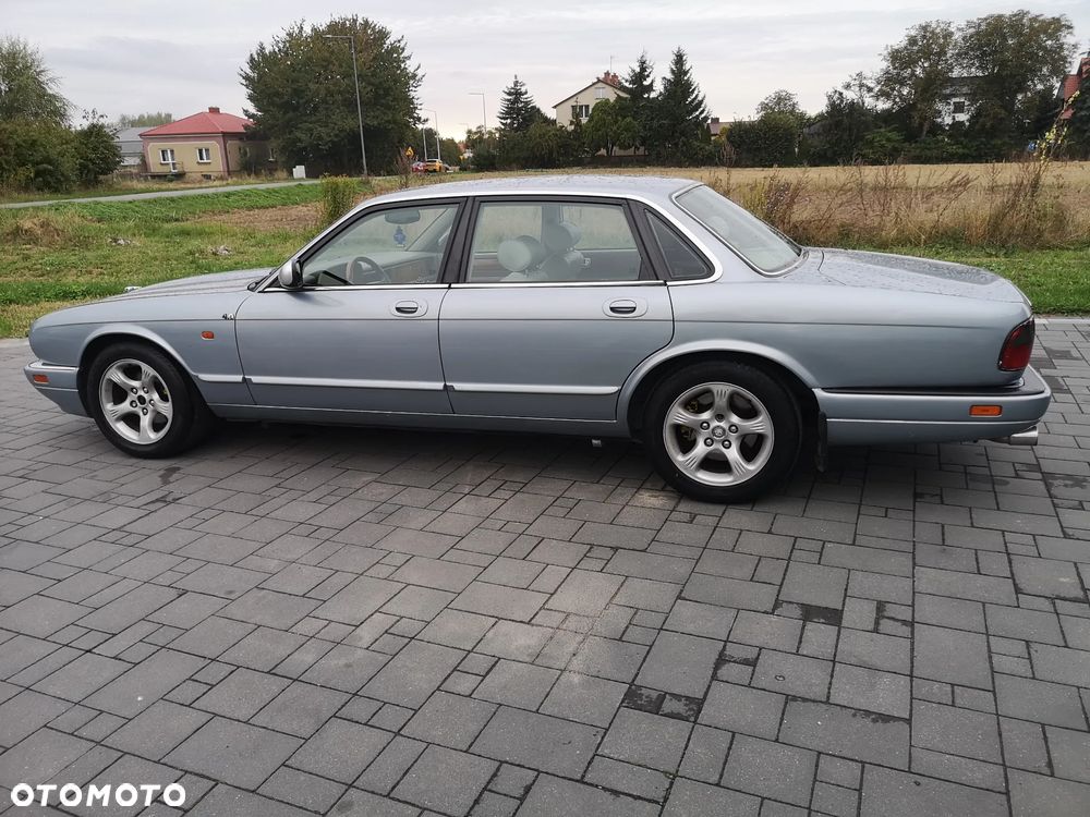 Jaguar XJ - 9