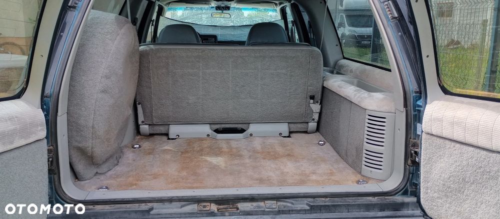 Chevrolet Suburban - 10