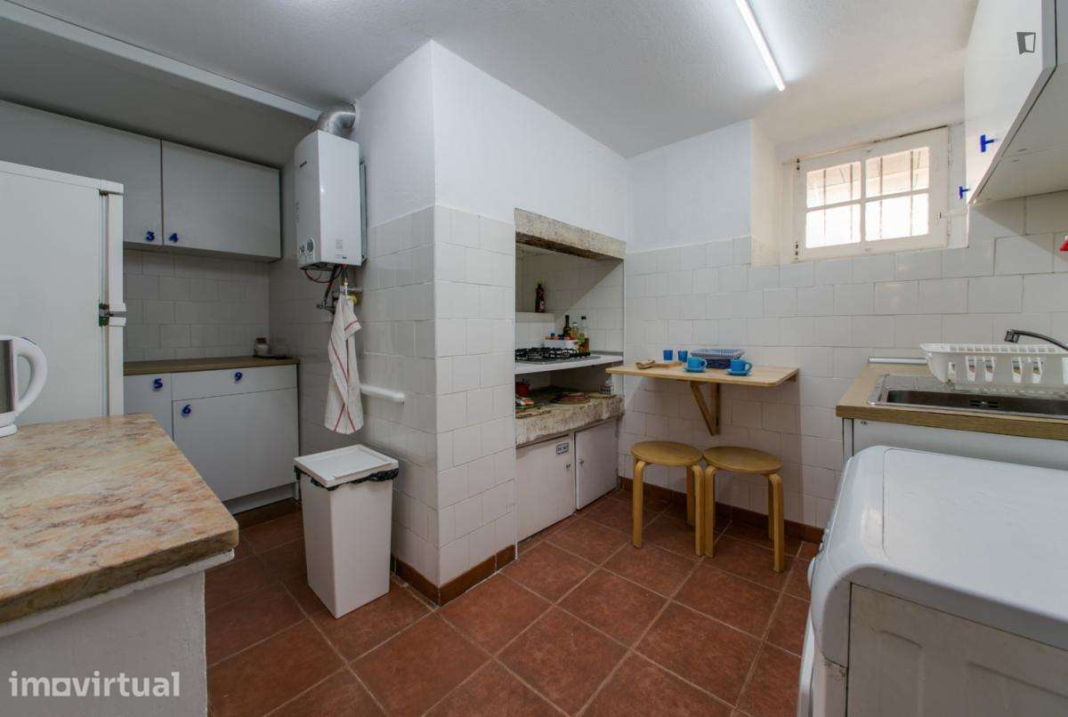 Quarto - localizado em Picoas Lisbon - Grande imagem: 5/16