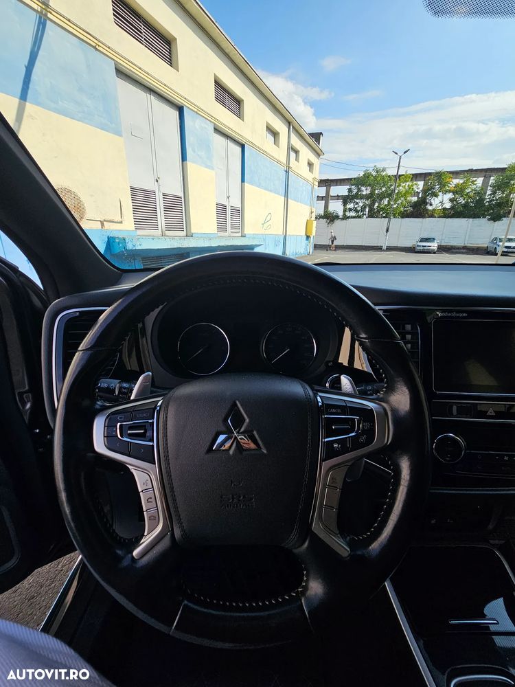 Mitsubishi Outlander PHEV 2.4 L 4X4 Instyle - 18