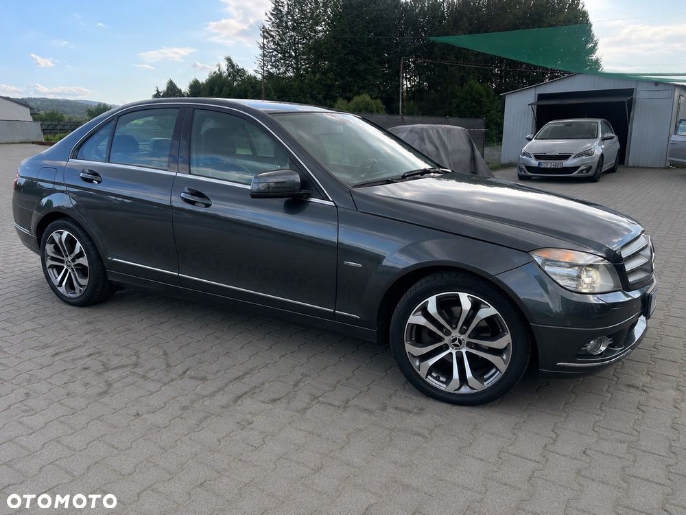 Mercedes-Benz Klasa C 180 CGI BlueEFFICIENCY Avantgarde - 6