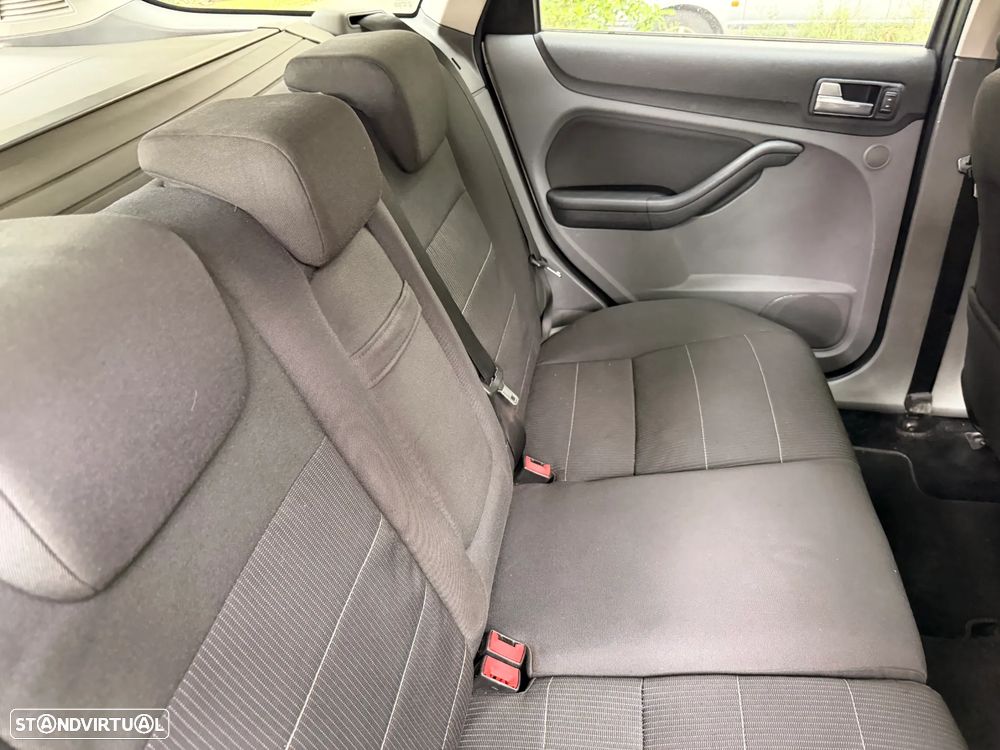 Ford Focus SW 1.6 TDCi Ghia - 21