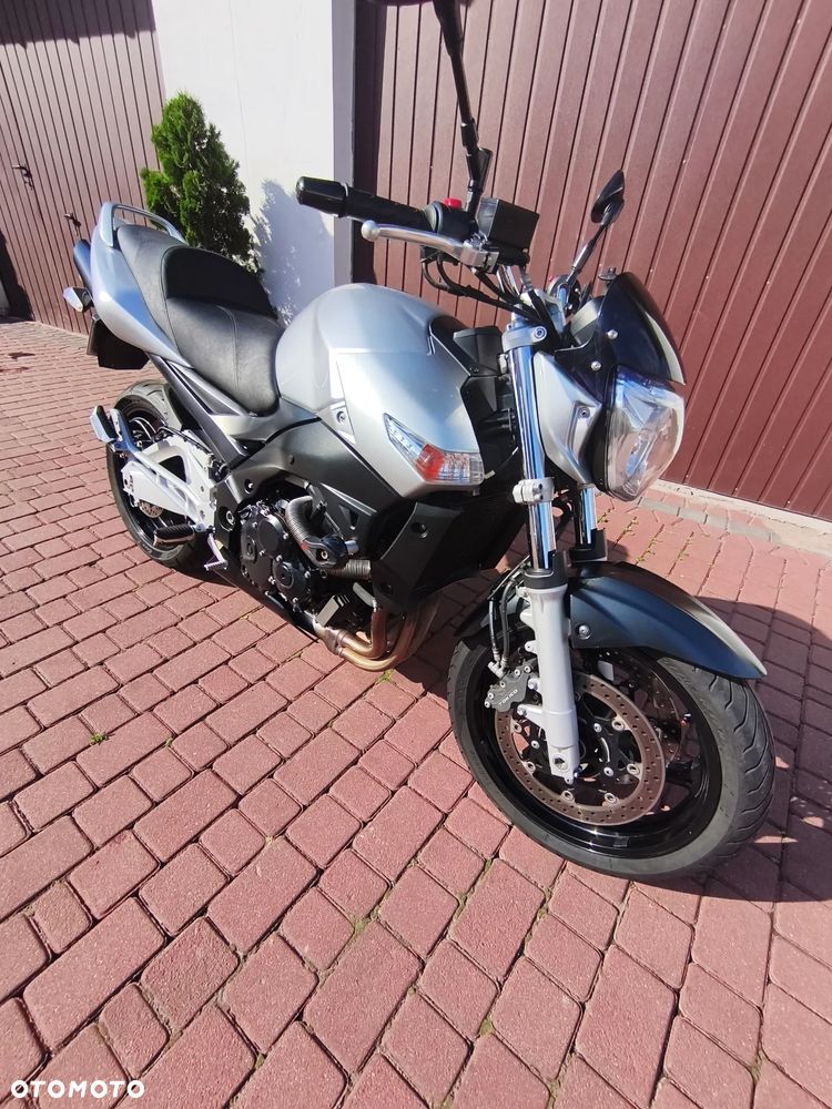Suzuki GSR - 1