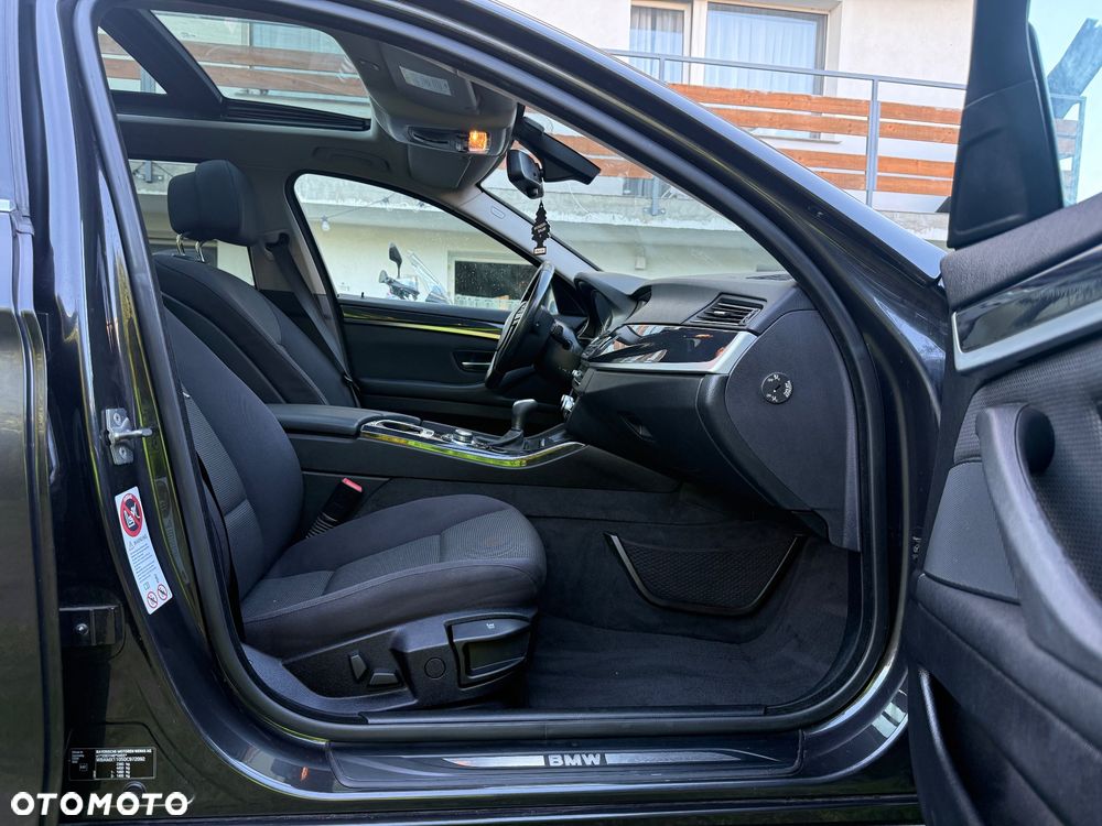 BMW Seria 5 520d Luxury Line - 11