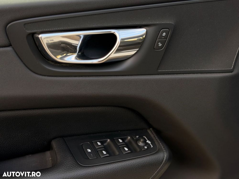 Volvo XC 60 D4 AWD Geartronic RDesign - 12