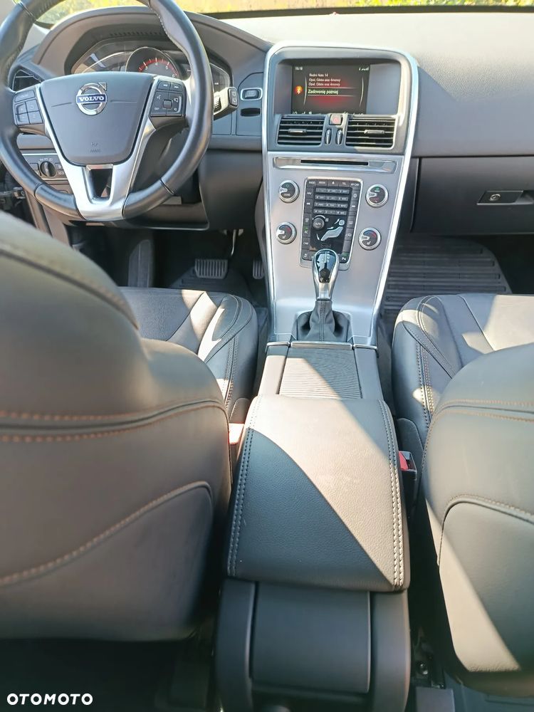 Volvo XC 60 T6 AWD Geartronic Momentum - 9